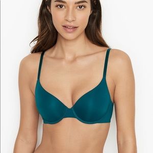 THE T-SHIRT
Lightly-Lined Demi Bra NWOT 32C